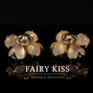 Dainty Dimensional Flower Stud Earrings